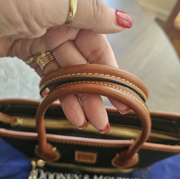 Dooney & Bourke• All Weather Leather Pebble Grain Small Handle Tote/CB - Picture 5 of 12